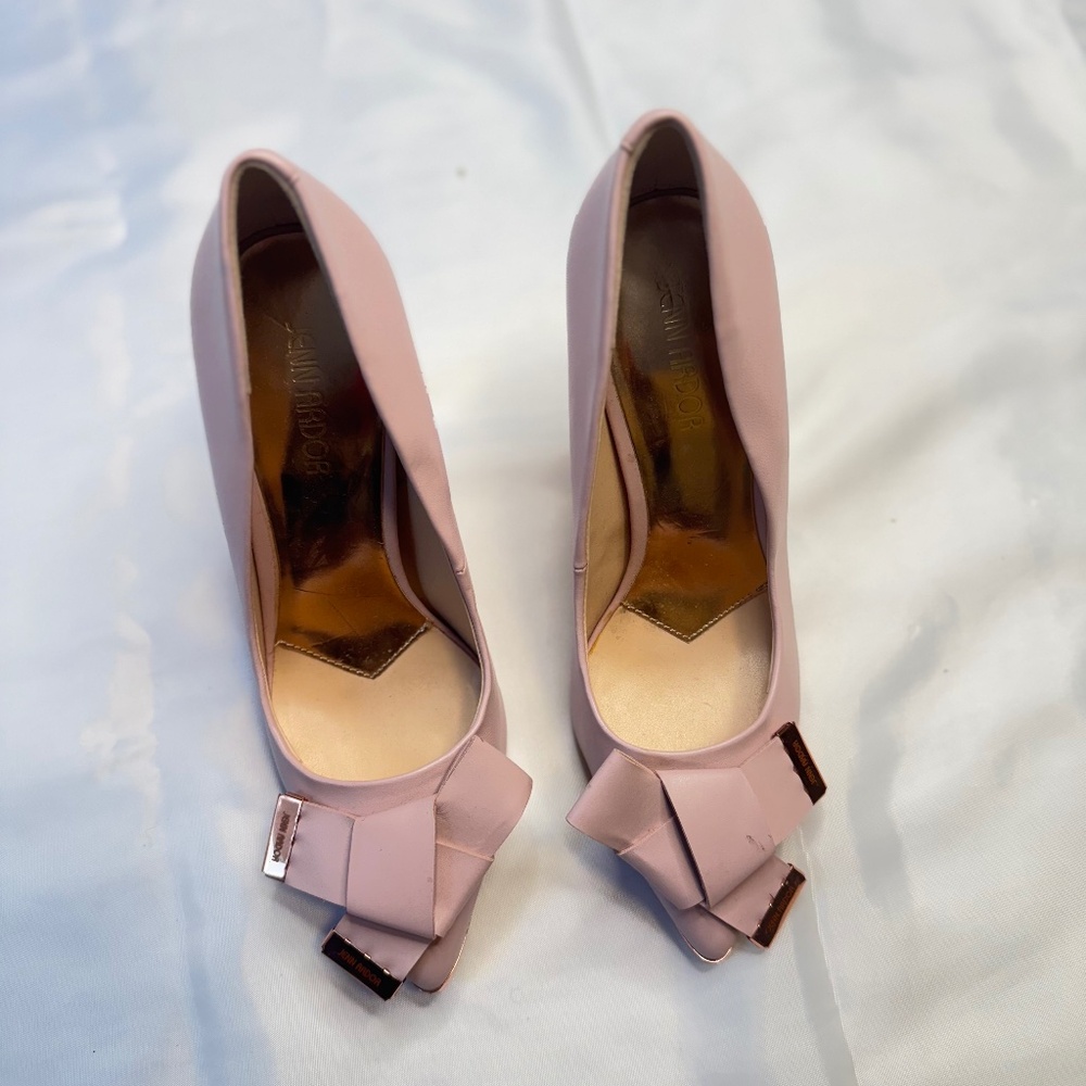 Pink pumps